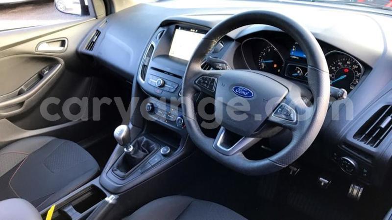 Big with watermark 2018 ford focus 1.0 ecoboost 140 st line navigation 5dr 5