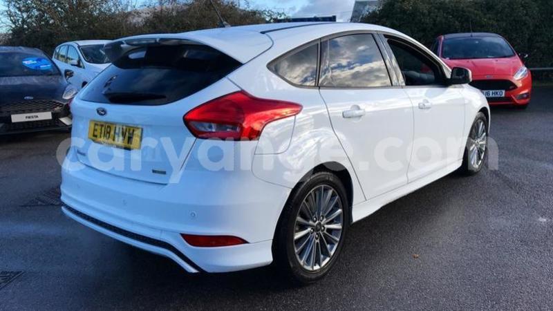 Big with watermark 2018 ford focus 1.0 ecoboost 140 st line navigation 5dr 3