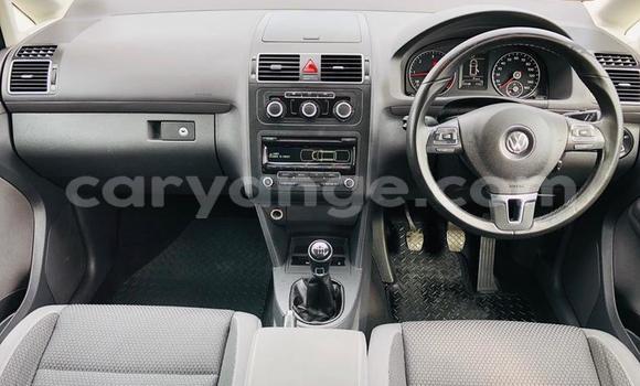 Acheter Occasion Voiture Volkswagen Touran Rouge à Windhoek, Namibie Acheter Occasion Voiture Volkswagen Touran Rouge à Windhoek, Namibie