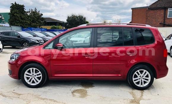 Acheter Occasion Voiture Volkswagen Touran Rouge à Windhoek, Namibie Acheter Occasion Voiture Volkswagen Touran Rouge à Windhoek, Namibie