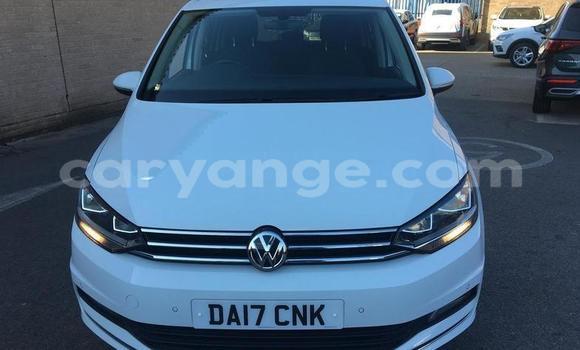 Buy Used Volkswagen Touran White Car in Walvis Bay in Namibia Buy Used Volkswagen Touran White Car in Walvis Bay in Namibia