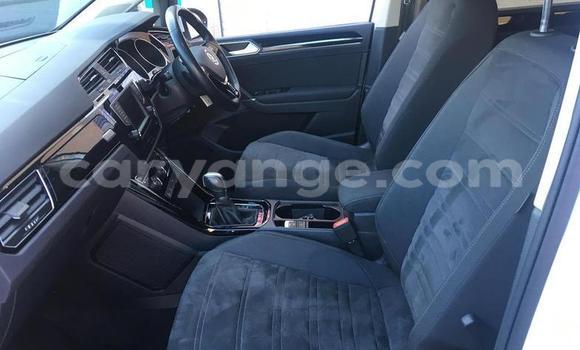 Buy Used Volkswagen Touran White Car in Walvis Bay in Namibia Buy Used Volkswagen Touran White Car in Walvis Bay in Namibia