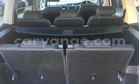 Buy Used Volkswagen Touran White Car in Walvis Bay in Namibia Buy Used Volkswagen Touran White Car in Walvis Bay in Namibia