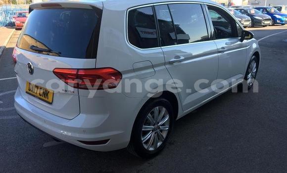 Buy Used Volkswagen Touran White Car in Walvis Bay in Namibia Buy Used Volkswagen Touran White Car in Walvis Bay in Namibia