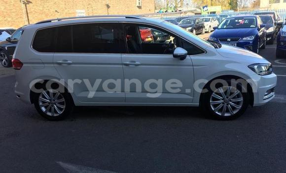 Buy Used Volkswagen Touran White Car in Walvis Bay in Namibia Buy Used Volkswagen Touran White Car in Walvis Bay in Namibia