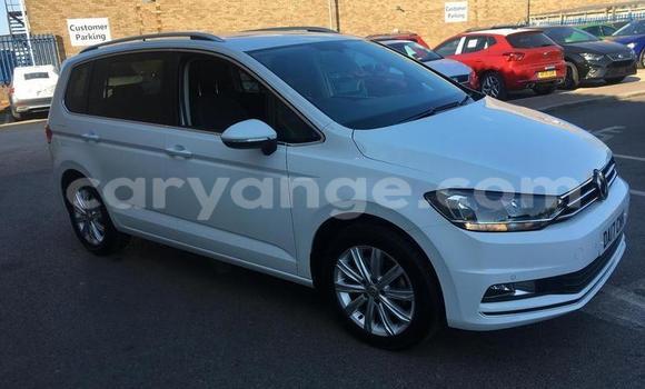 Buy Used Volkswagen Touran White Car in Walvis Bay in Namibia Buy Used Volkswagen Touran White Car in Walvis Bay in Namibia