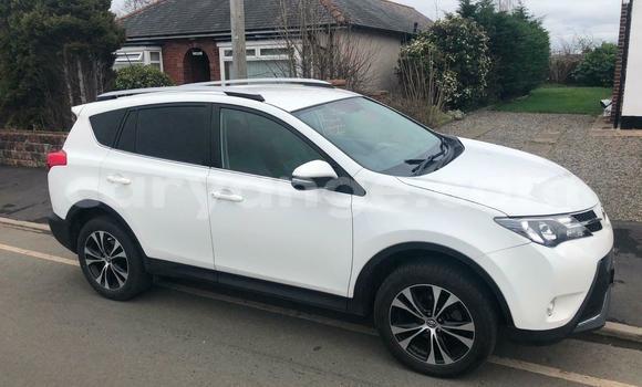 Acheter Occasion Voiture Toyota RAV4 Blanc à Windhoek, Namibie Acheter Occasion Voiture Toyota RAV4 Blanc à Windhoek, Namibie