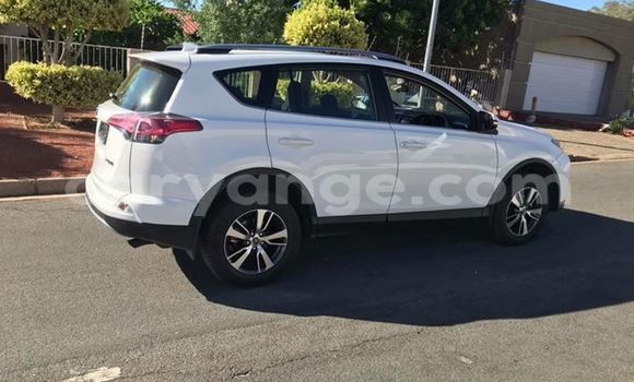 Acheter Occasion Voiture Toyota RAV4 Blanc à Windhoek, Namibie Acheter Occasion Voiture Toyota RAV4 Blanc à Windhoek, Namibie