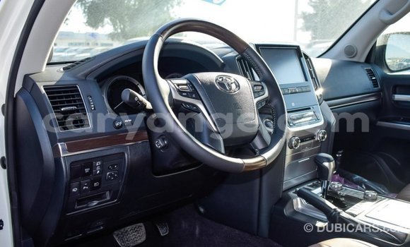 Acheter Import Voiture Toyota Land Cruiser Blanc à Import - Dubai, Namibie Acheter Import Voiture Toyota Land Cruiser Blanc à Import - Dubai, Namibie