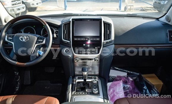 Acheter Import Voiture Toyota Land Cruiser Blanc à Import - Dubai, Namibie Acheter Import Voiture Toyota Land Cruiser Blanc à Import - Dubai, Namibie