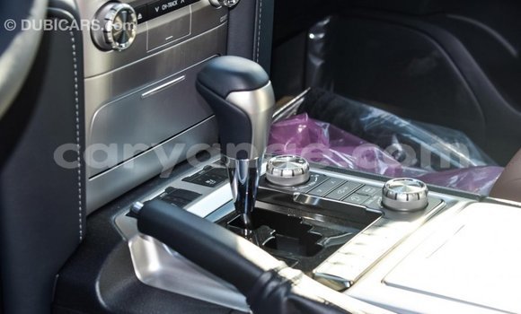 Acheter Import Voiture Toyota Land Cruiser Blanc à Import - Dubai, Namibie Acheter Import Voiture Toyota Land Cruiser Blanc à Import - Dubai, Namibie