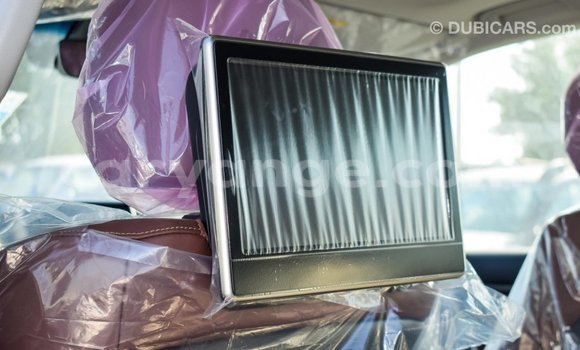 Acheter Import Voiture Toyota Land Cruiser Blanc à Import - Dubai, Namibie Acheter Import Voiture Toyota Land Cruiser Blanc à Import - Dubai, Namibie