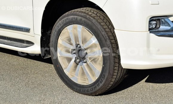 Acheter Import Voiture Toyota Land Cruiser Blanc à Import - Dubai, Namibie Acheter Import Voiture Toyota Land Cruiser Blanc à Import - Dubai, Namibie