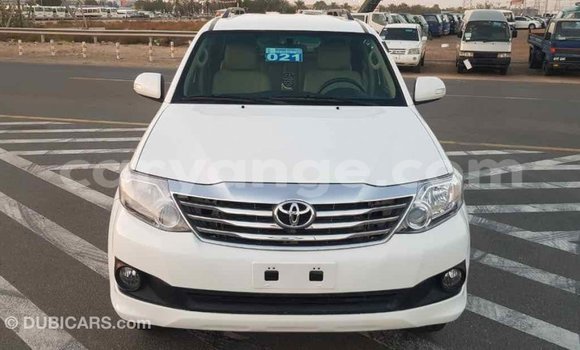 Acheter Import Voiture Toyota Fortuner Blanc à Import - Dubai, Namibie Acheter Import Voiture Toyota Fortuner Blanc à Import - Dubai, Namibie