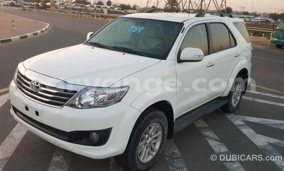Acheter Import Voiture Toyota Fortuner Blanc à Import - Dubai, Namibie Acheter Import Voiture Toyota Fortuner Blanc à Import - Dubai, Namibie