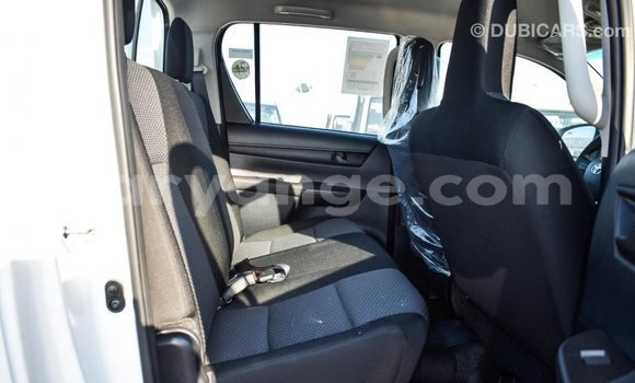 Acheter Import Voiture Toyota Hilux Blanc à Import - Dubai, Namibie Acheter Import Voiture Toyota Hilux Blanc à Import - Dubai, Namibie