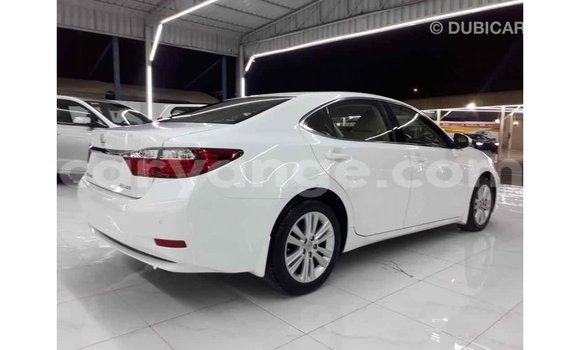 Acheter Import Voiture Lexus ES Blanc à Import - Dubai, Namibie Acheter Import Voiture Lexus ES Blanc à Import - Dubai, Namibie