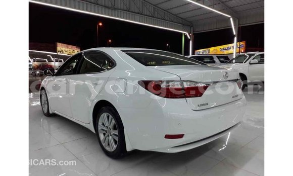 Acheter Import Voiture Lexus ES Blanc à Import - Dubai, Namibie Acheter Import Voiture Lexus ES Blanc à Import - Dubai, Namibie