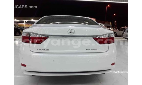 Acheter Import Voiture Lexus ES Blanc à Import - Dubai, Namibie Acheter Import Voiture Lexus ES Blanc à Import - Dubai, Namibie