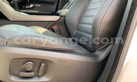 Acheter Occasion Voiture Land Rover Range Rover Evoque Blanc à Windhoek, Namibie Acheter Occasion Voiture Land Rover Range Rover Evoque Blanc à Windhoek, Namibie