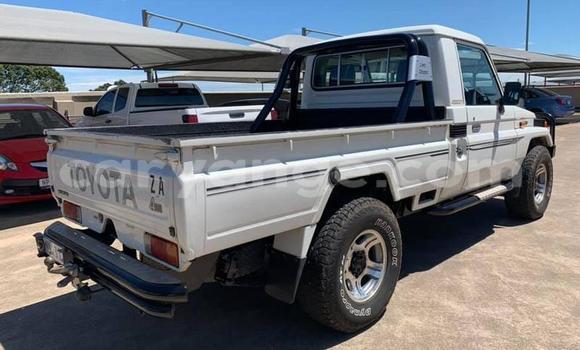 Buy Used Toyota Land Cruiser White Car in Windhoek in Namibia Buy Used Toyota Land Cruiser White Car in Windhoek in Namibia
