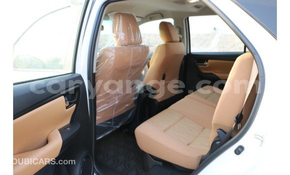 Acheter Import Voiture Toyota Fortuner Noir à Import - Dubai, Namibie Acheter Import Voiture Toyota Fortuner Noir à Import - Dubai, Namibie