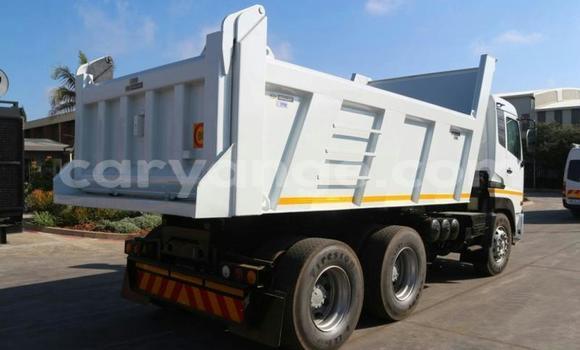 Acheter Occasion Utilitaire Nissan UD Blanc à Windhoek, Namibie Acheter Occasion Utilitaire Nissan UD Blanc à Windhoek, Namibie