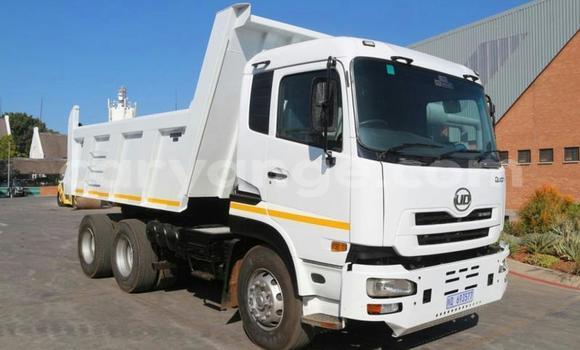 Acheter Occasion Utilitaire Nissan UD Blanc à Windhoek, Namibie Acheter Occasion Utilitaire Nissan UD Blanc à Windhoek, Namibie