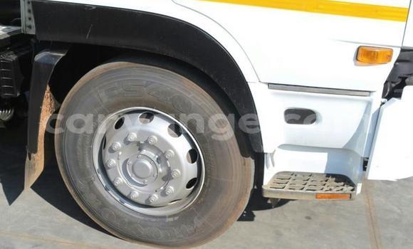 Acheter Occasion Utilitaire Nissan UD Blanc à Windhoek, Namibie Acheter Occasion Utilitaire Nissan UD Blanc à Windhoek, Namibie