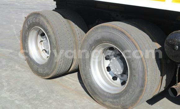 Acheter Occasion Utilitaire Nissan UD Blanc à Windhoek, Namibie Acheter Occasion Utilitaire Nissan UD Blanc à Windhoek, Namibie