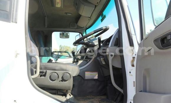 Acheter Occasion Utilitaire Nissan UD Blanc à Windhoek, Namibie Acheter Occasion Utilitaire Nissan UD Blanc à Windhoek, Namibie