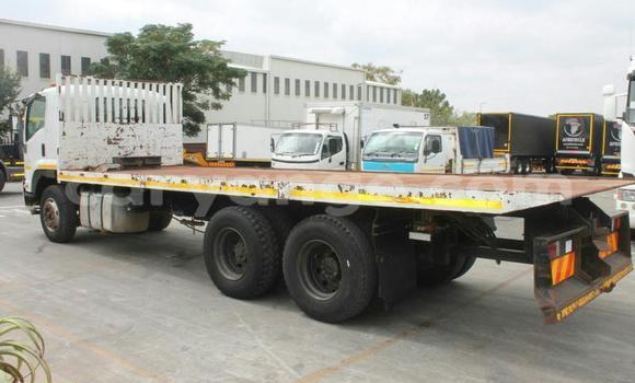 Acheter Occasion Utilitaire Isuzu FTR 850 Blanc à Windhoek, Namibie Acheter Occasion Utilitaire Isuzu FTR 850 Blanc à Windhoek, Namibie