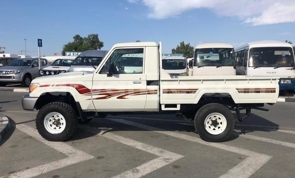 Acheter Occasion Voiture Toyota Land Cruiser Blanc à Windhoek, Namibie Acheter Occasion Voiture Toyota Land Cruiser Blanc à Windhoek, Namibie