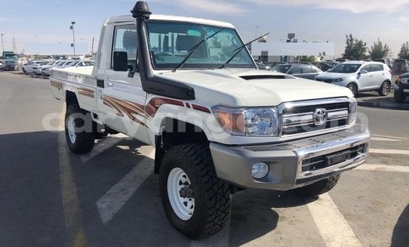 Acheter Occasion Voiture Toyota Land Cruiser Blanc à Windhoek, Namibie Acheter Occasion Voiture Toyota Land Cruiser Blanc à Windhoek, Namibie