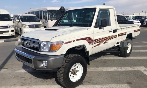 Acheter Occasion Voiture Toyota Land Cruiser Blanc à Windhoek, Namibie Acheter Occasion Voiture Toyota Land Cruiser Blanc à Windhoek, Namibie