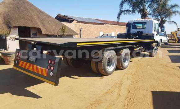 Acheter Occasion Utilitaire Isuzu FTR 850 Blanc à Windhoek, Namibie Acheter Occasion Utilitaire Isuzu FTR 850 Blanc à Windhoek, Namibie