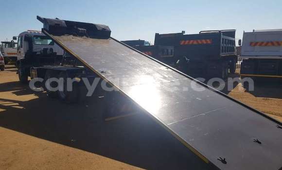 Acheter Occasion Utilitaire Isuzu FTR 850 Blanc à Windhoek, Namibie Acheter Occasion Utilitaire Isuzu FTR 850 Blanc à Windhoek, Namibie