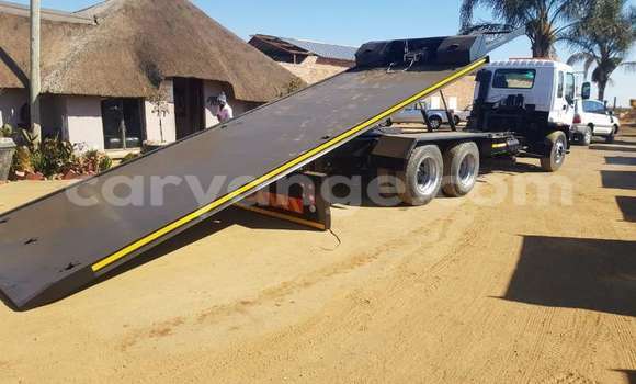 Acheter Occasion Utilitaire Isuzu FTR 850 Blanc à Windhoek, Namibie Acheter Occasion Utilitaire Isuzu FTR 850 Blanc à Windhoek, Namibie