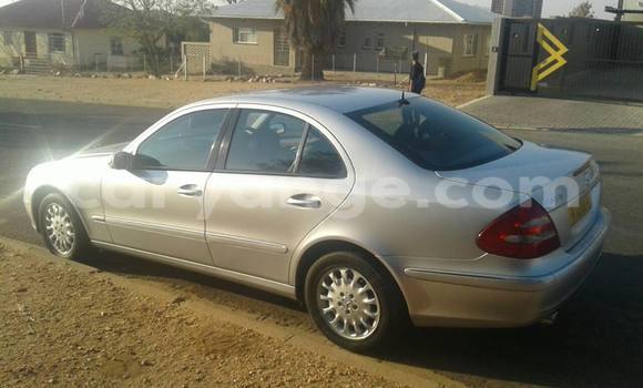 Acheter Occasion Voiture Mercedes-Benz E–Class Noir à Windhoek, Namibie Acheter Occasion Voiture Mercedes-Benz E–Class Noir à Windhoek, Namibie