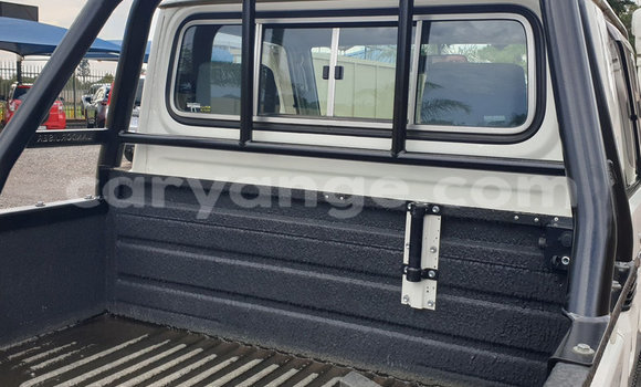 Acheter Occasion Voiture Toyota Land Cruiser Blanc à Windhoek, Namibie Acheter Occasion Voiture Toyota Land Cruiser Blanc à Windhoek, Namibie