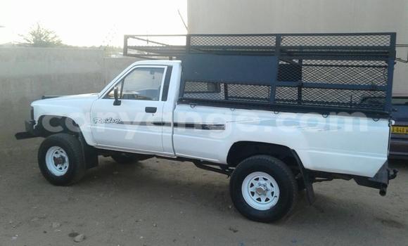 Acheter Occasion Voiture Toyota Hilux Noir à Windhoek, Namibie Acheter Occasion Voiture Toyota Hilux Noir à Windhoek, Namibie