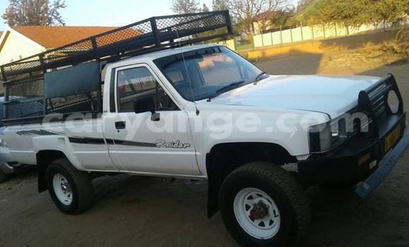 Acheter Occasion Voiture Toyota Hilux Noir à Windhoek, Namibie Acheter Occasion Voiture Toyota Hilux Noir à Windhoek, Namibie