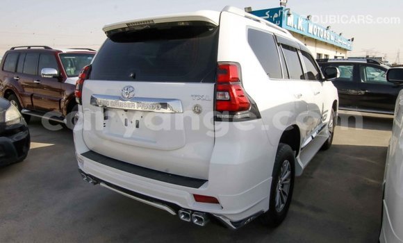 Acheter Import Voiture Toyota Prado Blanc à Import - Dubai, Namibie Acheter Import Voiture Toyota Prado Blanc à Import - Dubai, Namibie