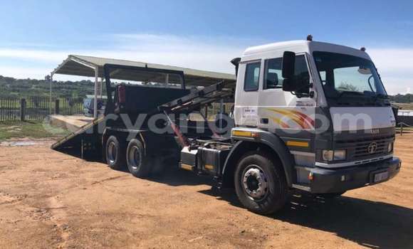 Acheter Occasion Utilitaire Tata LPT Blanc à Windhoek, Namibie Acheter Occasion Utilitaire Tata LPT Blanc à Windhoek, Namibie