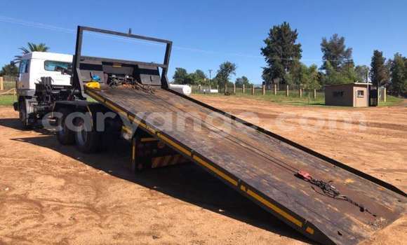 Acheter Occasion Utilitaire Tata LPT Blanc à Windhoek, Namibie Acheter Occasion Utilitaire Tata LPT Blanc à Windhoek, Namibie