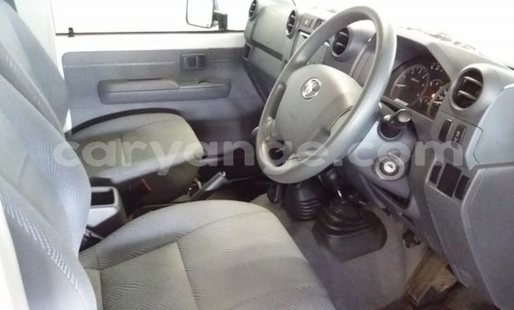 Acheter Occasion Voiture Toyota Land Cruiser Blanc à Windhoek, Namibie Acheter Occasion Voiture Toyota Land Cruiser Blanc à Windhoek, Namibie