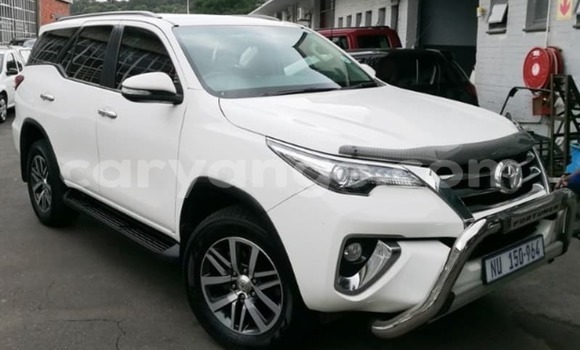 Acheter Occasion Voiture Toyota Fortuner Blanc à Windhoek, Namibie Acheter Occasion Voiture Toyota Fortuner Blanc à Windhoek, Namibie