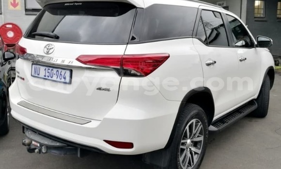 Acheter Occasion Voiture Toyota Fortuner Blanc à Windhoek, Namibie Acheter Occasion Voiture Toyota Fortuner Blanc à Windhoek, Namibie