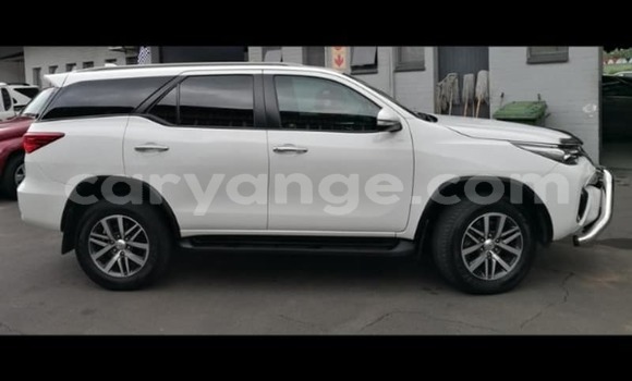 Acheter Occasion Voiture Toyota Fortuner Blanc à Windhoek, Namibie Acheter Occasion Voiture Toyota Fortuner Blanc à Windhoek, Namibie