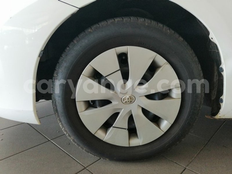 Big with watermark 2015 toyota auris 5